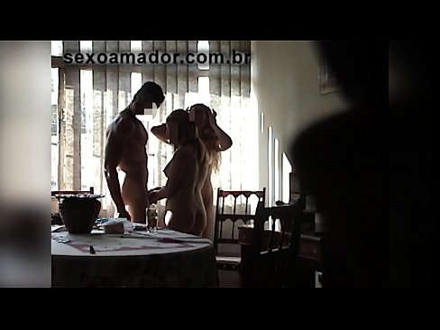 ❤️ Sexu-lagunek gizon erraldoi bat eta hirukote batera gonbidatzen dituzte berarekin ☑ Izorra %eu.porn-milf-300.ruan ❤