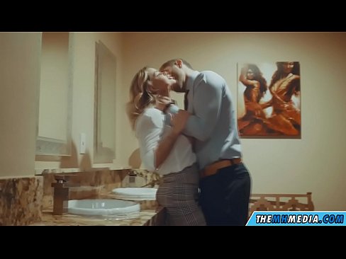 ❤️ Ilehoria busti batek komun publiko batean seduzitzen zaituenean ☑ Izorra %eu.porn-milf-300.ruan ❤